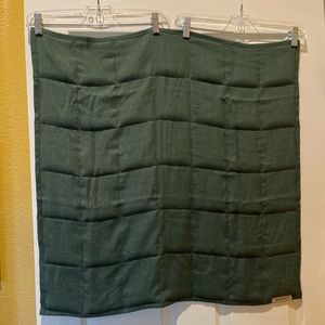 Weighted lap blanket. Linen.